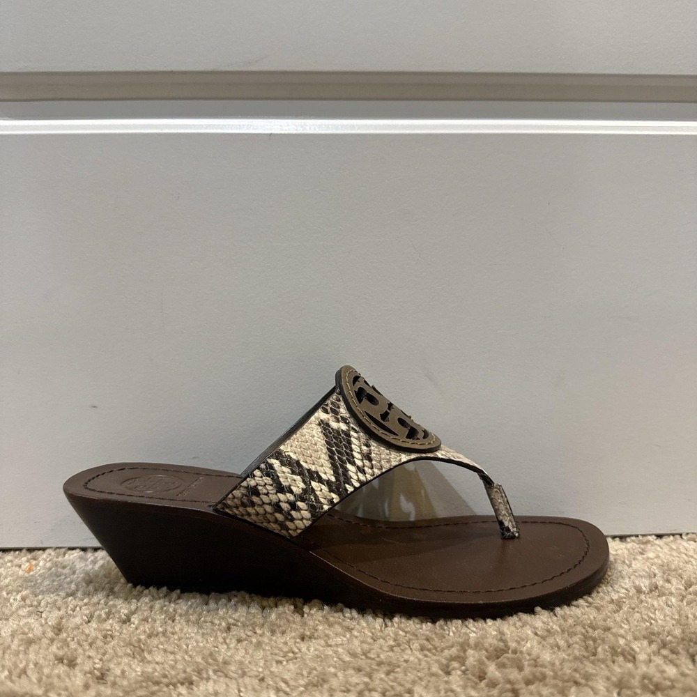 Tory Burch Louisa Sandals Womens Size 6.5 Brown Leather Thong Wedge Snake Print